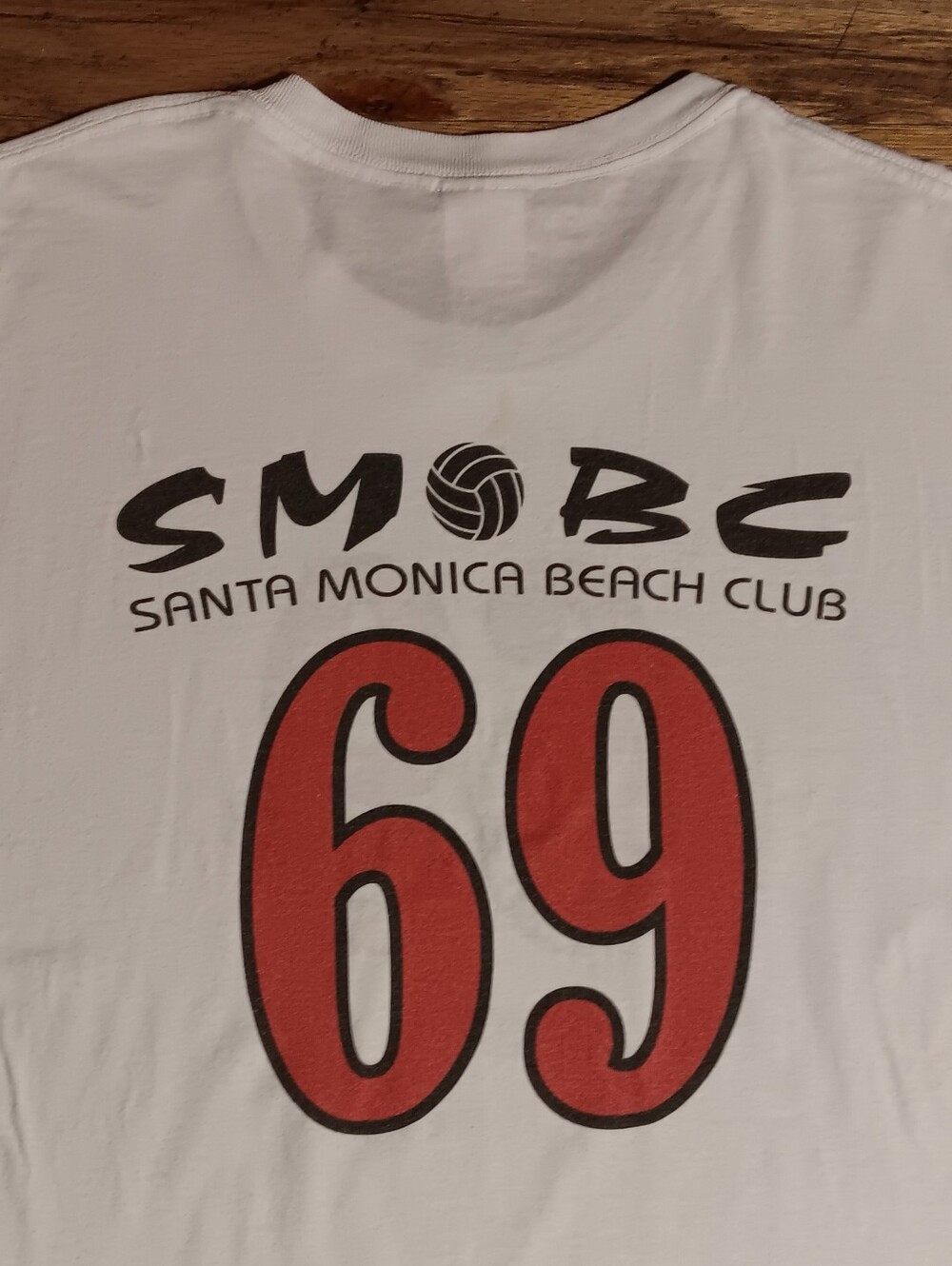 Vintage Santa Monica Beach Club 69 t-shirt volleyball surfing weightlifting
